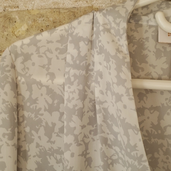 Laundry grey and white patterned blouse - Picture 4 of 5